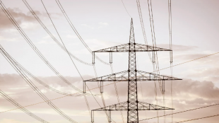 Либерализацията на пазара на тока се отлага за 1 юли 2025