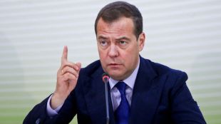 Медведев за предотвратения опит за убийство на Зеленски: Страхувай се, клоуне!