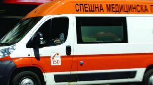 Шофьор блъсна пешеходец във Варна и падна в изкоп
