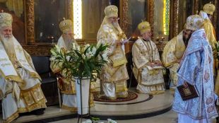 Трима владици ръкоположиха във Велико Търново Никополския епископ Матей