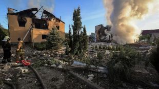 Украйна евакуира 10 000 души в Харковска област