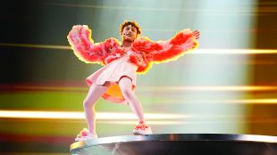 Швейцарец в розова поличка спечели Евровизия