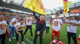 Станимир  Стоилов започна в Турция с трофей от Втора лига