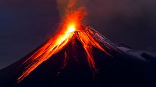 Вулкан уби 37 души на остров Суматра