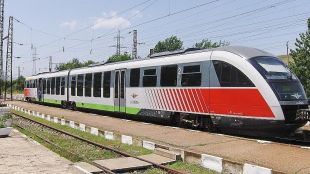 Променят движението на трамваи и влакове в София