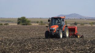 Служебният кабинет одобри 295 млн. лева „украинска помощ“ за земеделците