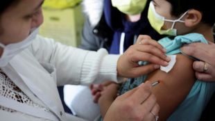 Явлението ваксинирани фиктивно деца е публична тайна, заяви личен лекар