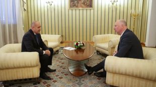 Президентът Радев се срещна с Росен Желязков във връзка с назначаването на служебен премиер
