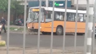 Автобус и бетоновоз се удариха на Ботевградско шосе в София