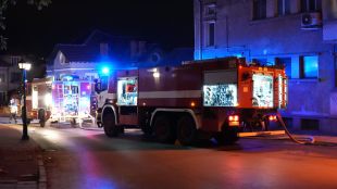 Спасиха 88-годишна жена от пожар в къща, предизвикан от нощна лампа