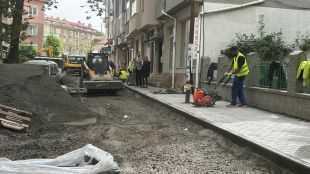 В историческия център на Бургас ремонтират и павират улиците